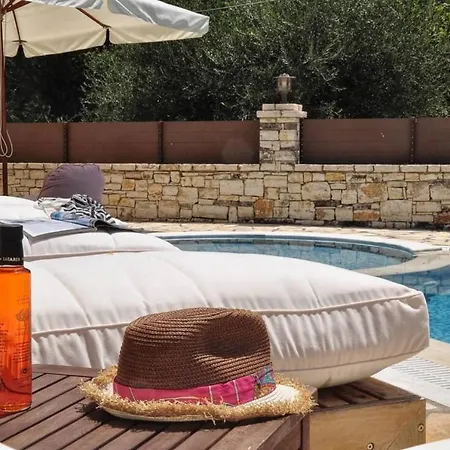 Вилла Angie - 150m2 Nature Retreat With Private Pool In Nymfes By Posarellivillas