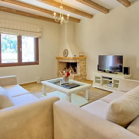 Angie - 150m2 Nature Retreat With Private Pool In Nymfes By Posarellivillas *