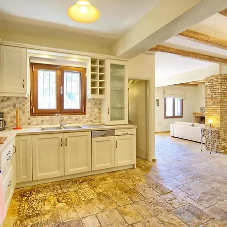 Вилла Angie - 150m2 Nature Retreat With Private Pool In Nymfes By Posarellivillas
