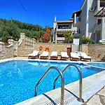 Villa Angie - 150M2 Nature Retreat With Private Pool In Nymfes By Posarellivillas 빌라 Nymfai