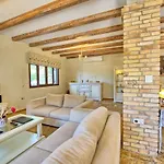 빌라 Villa Angie - 150M2 Nature Retreat With Private Pool In Nymfes By Posarellivillas *